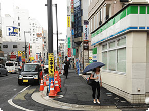 キレイモ大宮東口店への行き方4(ファミマ付近)